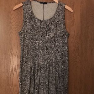 Gap black and white shift dress